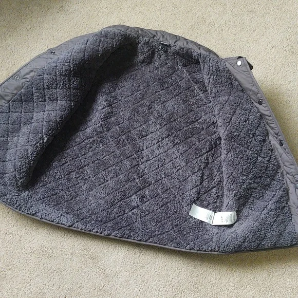 GUC Patagonia grey quilted jacket with faux fur lining. - Picture 5 of 7